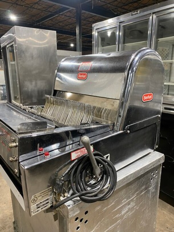 Berkel Commercial Countertop Bread Loaf Slicer! Model: MB3/8 SN: 9213110600319 115V 60HZ 1 Phase - Image 4 of 8
