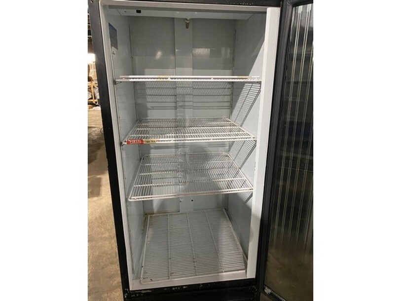 Beverage Air Commercial Single Door Reach In Cooler Merchandiser! With Poly Coated Racks! Model MT27 Serial 8585160! 115V 1Phase! - Image 5 of 7