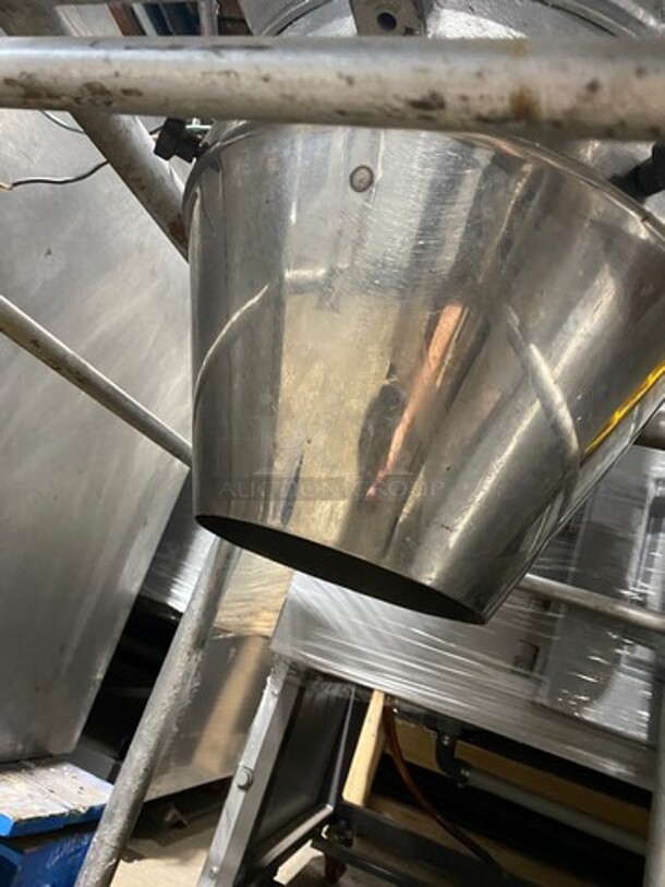 Cavecchi Commercial Mincer/Grater/Shredder! All Stainless Steel! On Legs! Model: 141/6 SN: 1145383 220/380V - Image 5 of 9