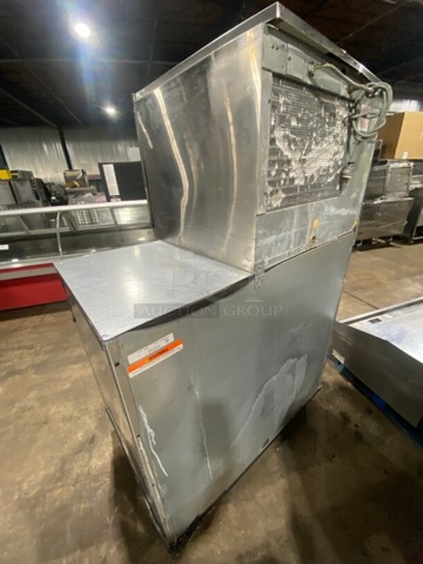 DON'T LOSE OUT! Hoshizaki KML-250MAH Stainless Steel Commercial Ice Head on Hoshizaki D970. Commercial Ice Bin. 115-120 Volts, 1 Phase.
 - Image 4 of 8