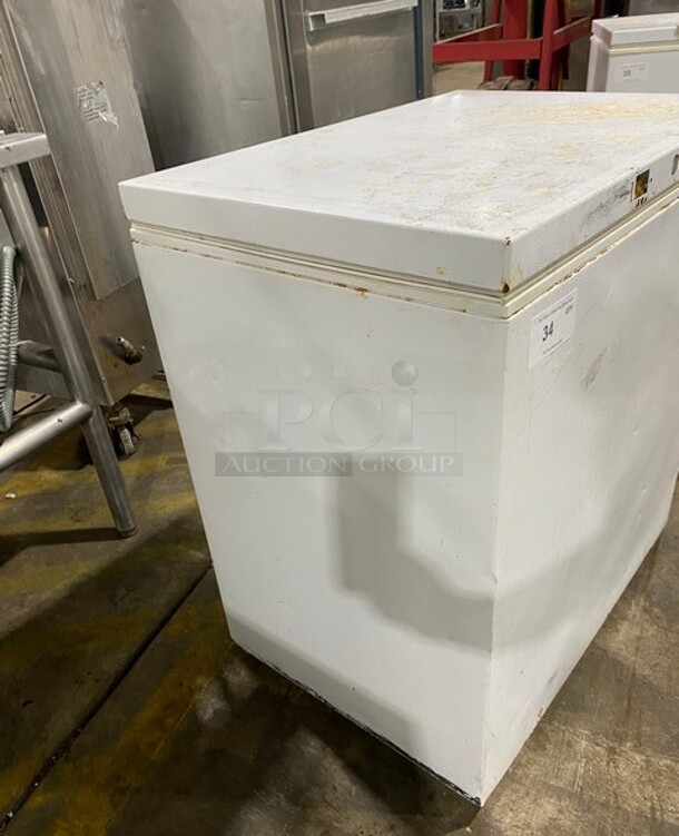 W.C Woods Commercial Chest Freezer! MODEL C07BBA SN: 092510601 115V - Image 2 of 7