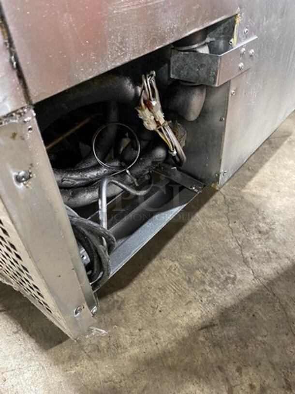 Atosa Commercial Refrigerated Pizza Prep Table! With 2 Door Storage Space! All Stainless Steel! Model: MPF8202GR SN: MPF8202GRAUS100319070300C40002 115V 60HZ 1 Phase - Image 9 of 9