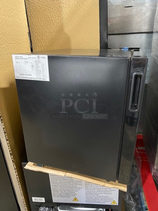 NEW! OUT OF THE BOX! SCRATCH-N-DENT! Artic King Single Door Wine Bottle Cooler/Chiller! Model: AWCA016ADB 115V - Image 3 of 7