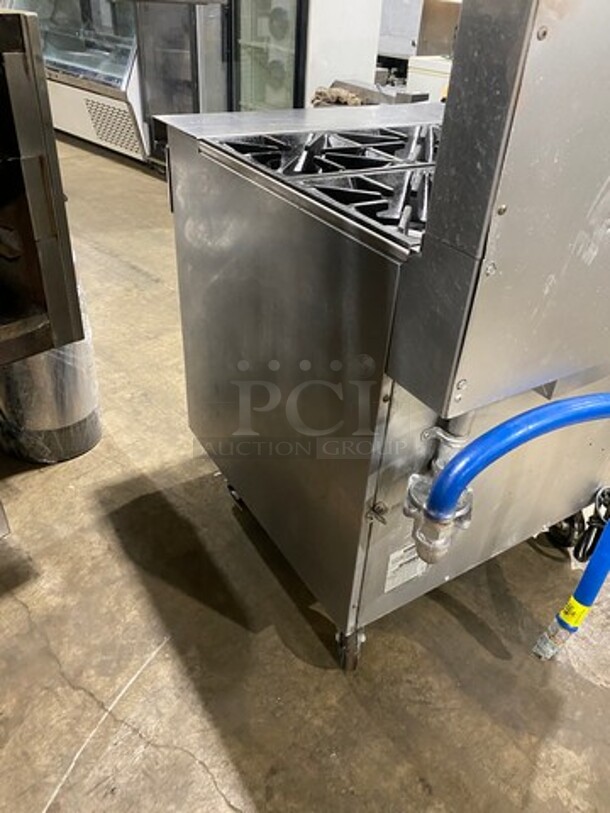 Southbend Commercial Natural Gas Powered 6 Burner Stove! With Raised Back Splash! With Oven Underneath! All Stainless Steel! On Casters! - Image 4 of 11