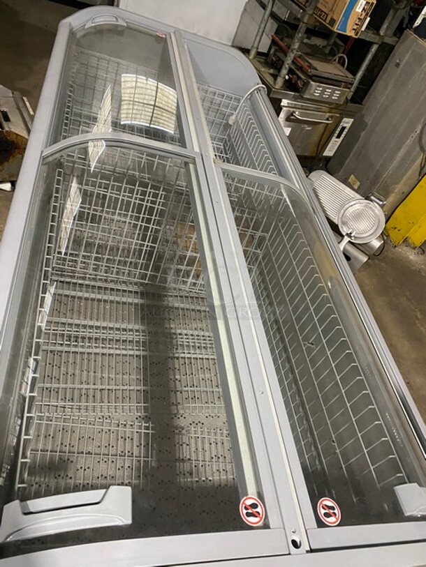 AHT Chest Freezer Merchandiser! Model Manhattan210VS SN: 34990700000059! 110-120V 1Phase! With Baskets! - Image 4 of 8