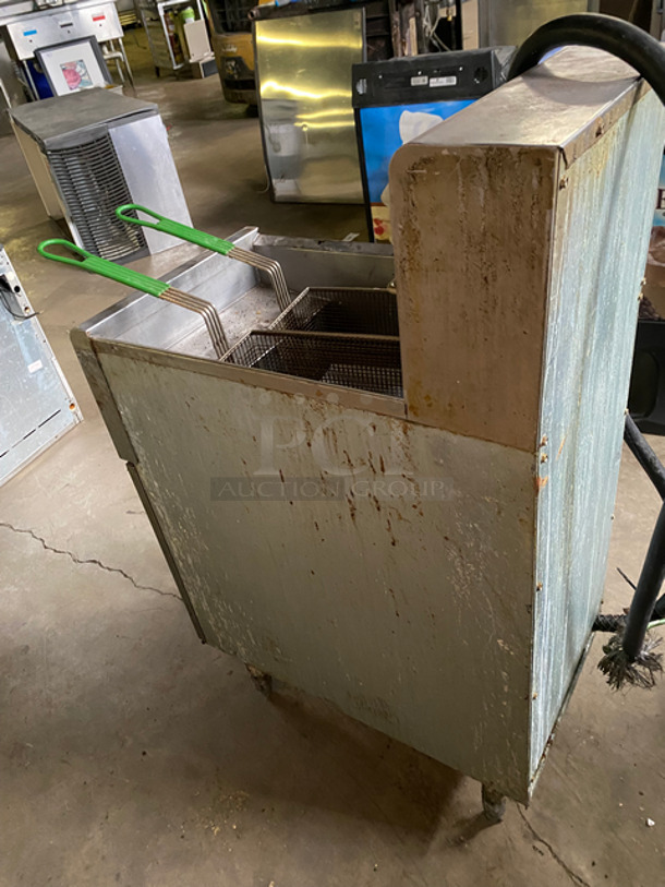 Frymaster Commercial Deep Fat Fryer! With 2 Fryer Baskets! All Stainless Steel! On Legs! Model: SR14ESD SN: 1501MF0019 208V 60HZ 3 Phase - Image 3 of 7
