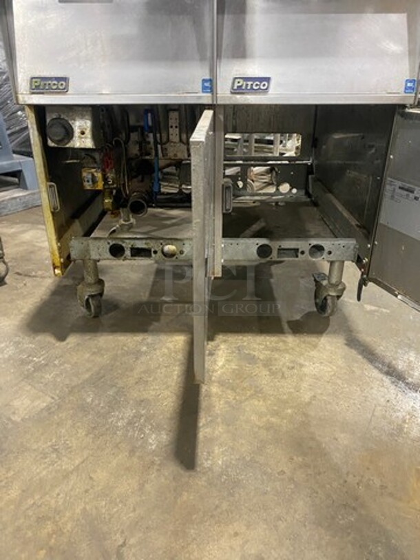 Pitco Frialator Commercial Natural Gas Powered Deep Fat Fryer With Dump Station! All Stainless Steel! On Casters! Model: SG14 SN: G08BD006448 - Image 8 of 12