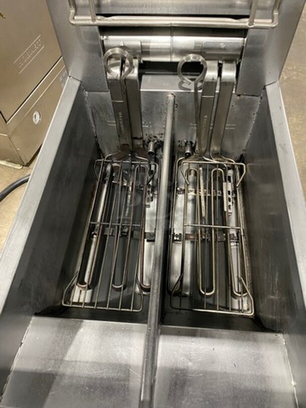 Frymaster Commercial Electric Powered Split Bay Deep Fat Fryer! With Metal Frying Baskets! All Stainless Steel! On Casters! Model: RE1142SE SN: 1508NA0057! 208V 60HZ 3 Phase! Working When Removed! - Image 6 of 11