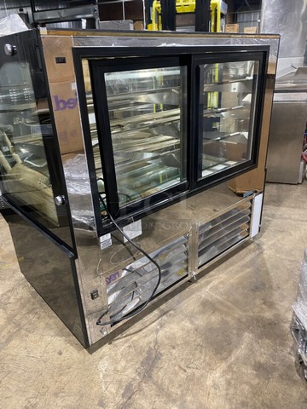 2016 Leader Commercial Refrigerated Display Case Merchandiser! With Curved Front Glass! With Rear Access Doors! Model: EMCB57D SN: NA08M1603B 115V 60HZ 1 Phase - Image 8 of 12