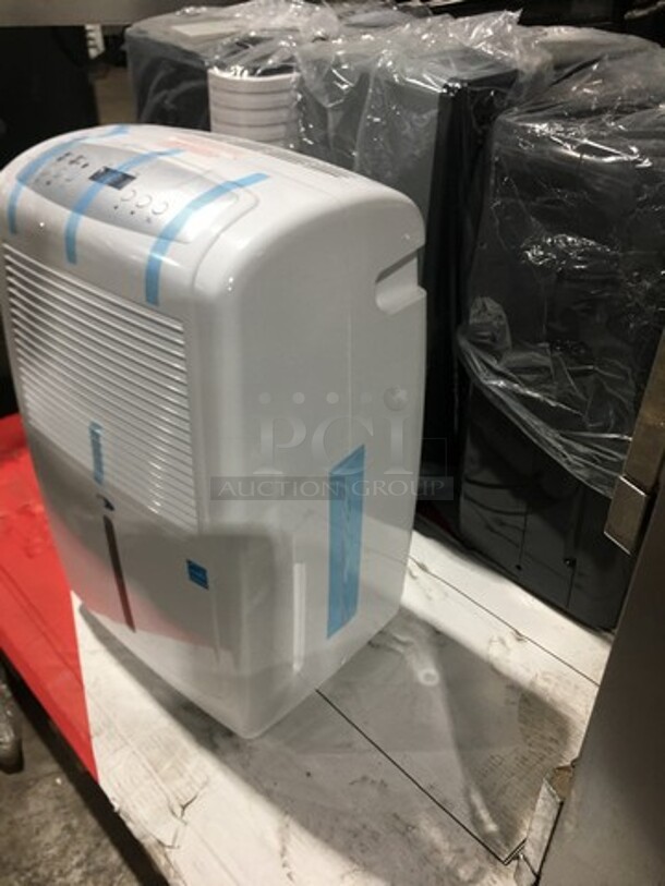NEW! OUT OF THE BOX! SCRATCH-N-DENT! Whynter 70 Pint Portable Dehumidifier Unit! With Built In Pump! Model: RPD702WP 115V - Image 4 of 9