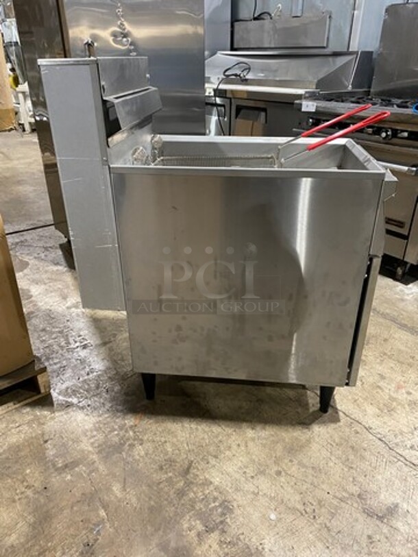 WOW! Cecilware Commercial Electric Powered Deep Fat Fryer! With 2 Metal Frying Baskets! All Stainless Steel! On Legs! 415V 60HZ 3 Phase - Image 2 of 10