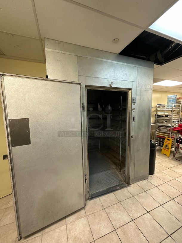 Southern Stainless 6'x8'x8' SELF CONTAINED Walk In Freezer Box w/ Copeland RST70C1-PFV-959 208/230 Volt, 1 Phase Compressor and Heatcraft Pro3 PTN072H2B 208-230 Volt, 1 Phase Condenser. Does Not Have Floor. Picture of the Unit Before Removal Is Included In the Listing.
