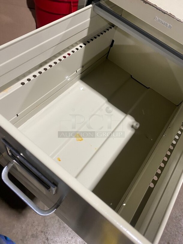 2- Drawer Locking File Cabinet! - Image 4 of 5