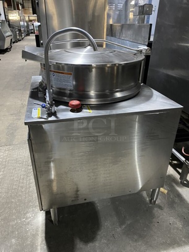 Nice! Late Model  Cleveland Tilted Soup Kettle! All Stainless Steel! Model KDM-40T Serial KDM40TP! On Legs!  - Image 3 of 10