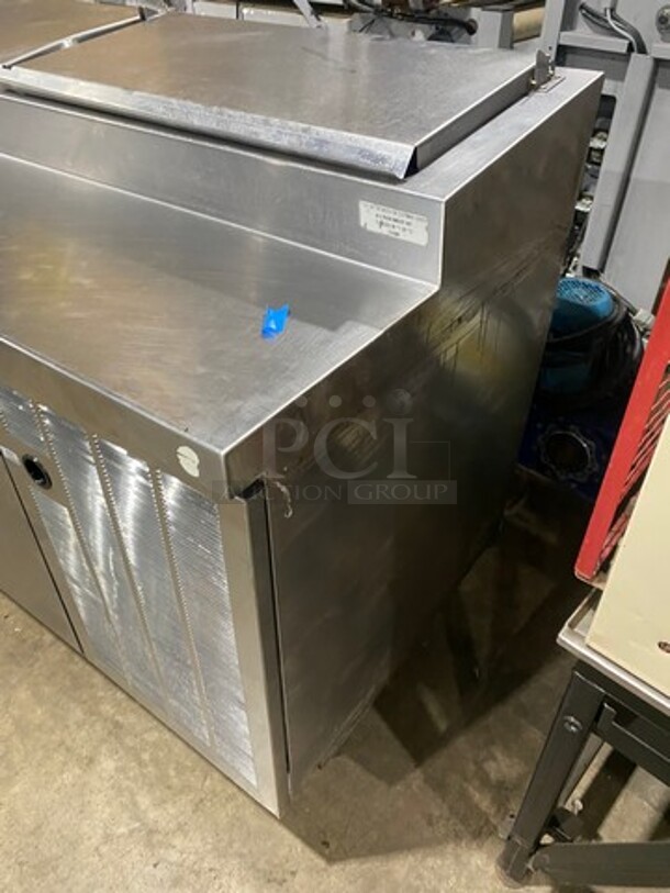 AWESOME! DELFIELD  2 Door Refrigerated Pizza Prep Table!  With Refrigerated Storage Underneath! 
 Model 18672PTBMP Serial 1905150000442 115V/60Hz/1 Phase On Casters! - Image 4 of 7