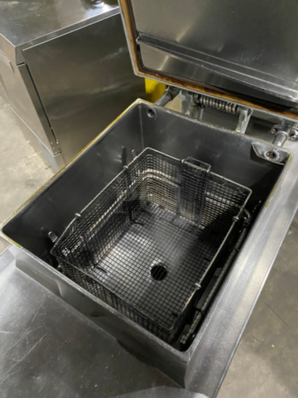 Henny Penny Pressure Fryer 500! With Frying Basket! Electric! All Stainless Steel! On Casters! Model: 500 SN: EB051HH 208V 60HZ 3 Phase - Image 5 of 10