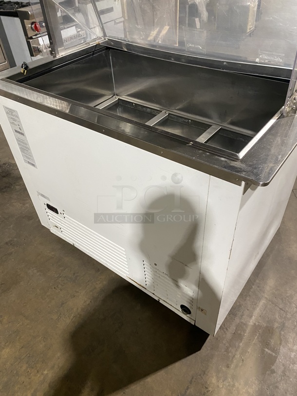 Nelson Commercial Ice Cream Dipping Cabinet Display Freezer With Sneeze Guard! On Casters! Eletric Powered! MODEL:BD6DIPRB 115V! Working When Removed! - Image 6 of 10