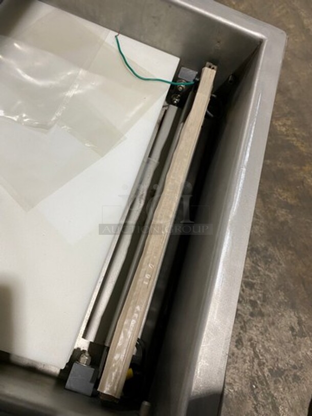 Sipromac Commercial Countertop Vacuum Sealer! Stainless Steel Body! Model: 350 SN: 00846 110V 60HZ 1 Phase - Image 6 of 8