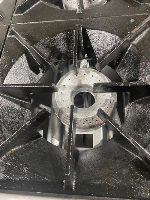 CSG Commercial Natural Gas Powered 4 Burner Stove! With Raised Back Splash! With Oven Underneath! Stainless Steel Body! On Casters! - Image 6 of 10