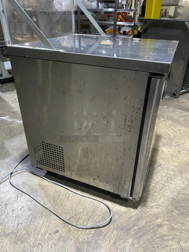 Turbo Air Commercial Single Door Lowboy Worktop Cooler! With Plexi Glass! With Poly Coated Racks! All Stainless Steel! On Casters! Measurements Are Without Plexi Glass! Model: MUR28 SN: MU2R711168 115V 60HZ 1 Phase - Image 4 of 7