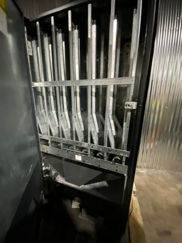 Royal Vendors Commercial Drink Vending Machine! 10 Drink Selections! With Bill And Coin Acceptor! Suitable For Indoor And Outdoor Use! Model: RVCDE65010 SN: 200329FA00057 115V 60HZ 1 Phase - Image 5 of 9
