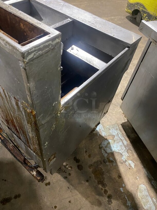 Pitco 4 Bay Natural Gas Powered Commercial Deep Fat Fryer With Dump Station! Working When Removed! MODEL SGH50 SN: G11BD005237 115V  - Image 3 of 10
