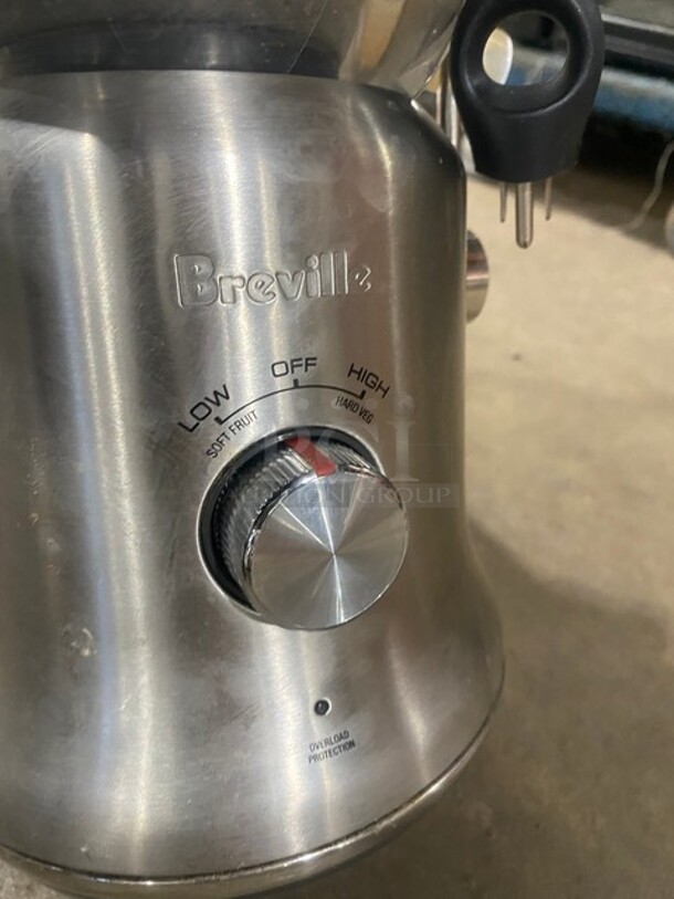 Breville Commercial Countertop Juicer! Stainless Steel! With Juice Pitcher! 120V! Model BJE530BSS! Working When Removed! - Image 5 of 7