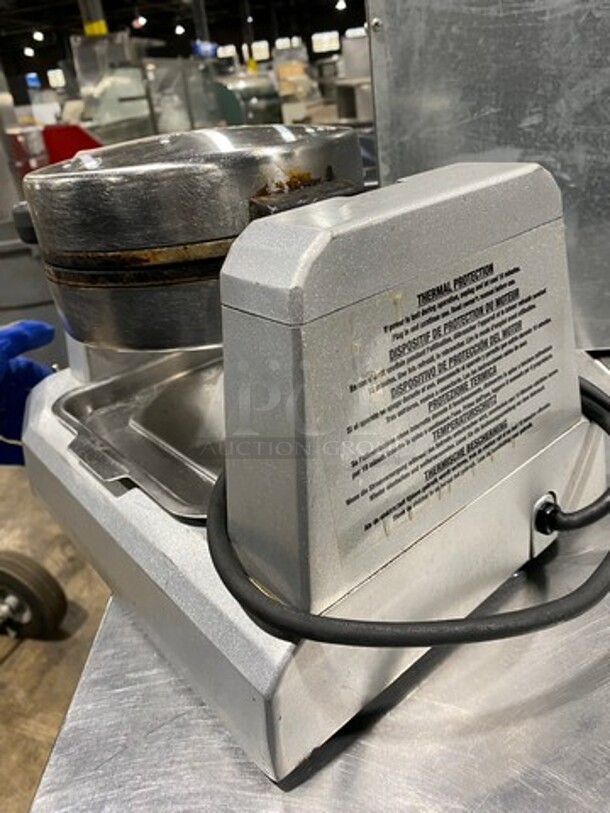 Waring Commercial Countertop Belgian Waffle Maker! Model: WW180 120V - Image 4 of 8