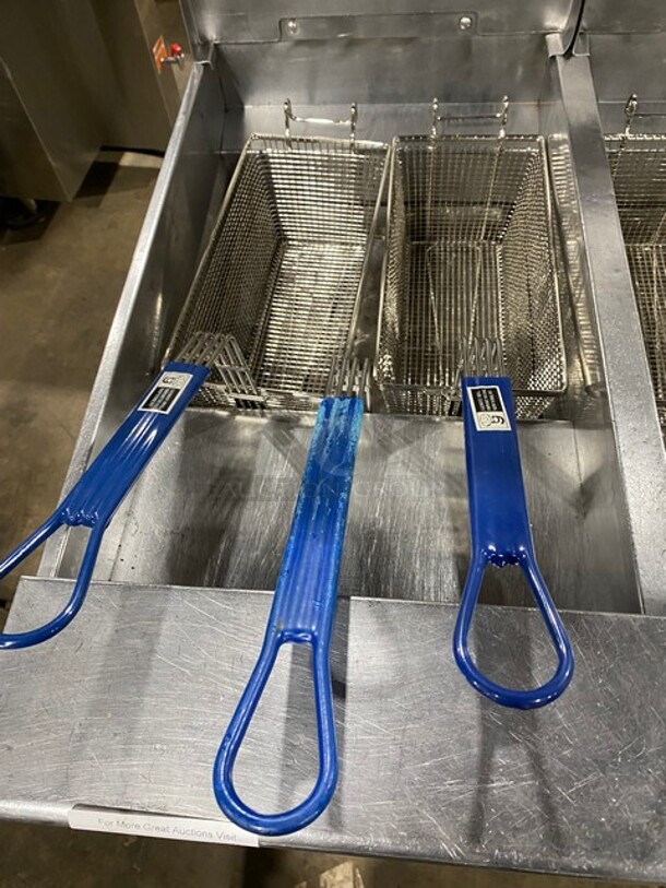 Pitco Frialator Stainless Steel Commercial Natural Gas Powered 2 Bay Deep Fat Fryer w/ 4 Metal Fry Baskets! On Commercial Casters! MODEL SSH55   - Image 6 of 11