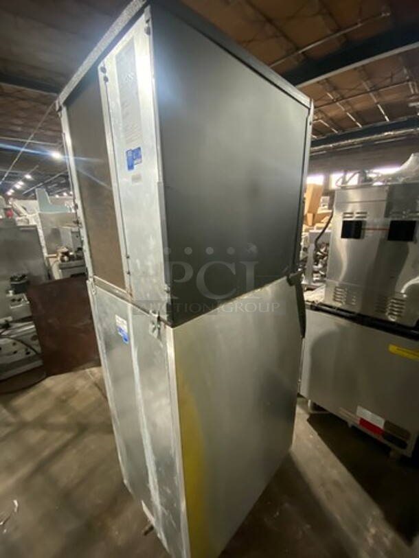 ICE O MATIC Commercial Ice Making Machine! On Commercial Ice Bin! All Stainless Steel! ON Legs! MODEL ICE0320HA4 SERIAL:09051280012070 1PH 115V - Image 3 of 10