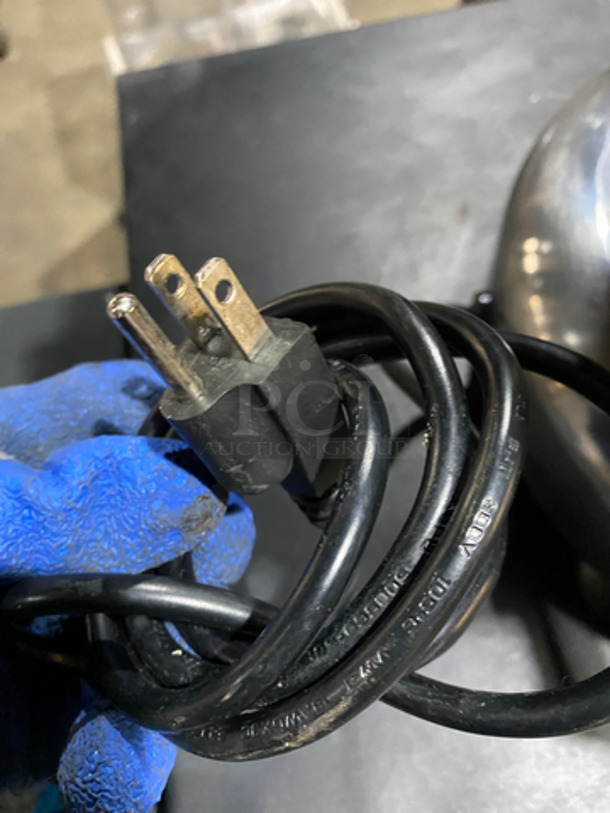 Uniworld Commercial Countertop Electric Powered Juicer! All Stainless Steel! Model: UJC550E SN: 19CY1014009 110V 60HZ - Image 10 of 10