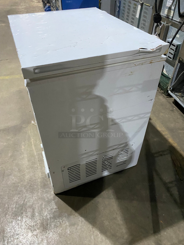 General Electric White Commercial Chest Freezer/ Cooler! With Hinged Top Lid! - Image 3 of 8