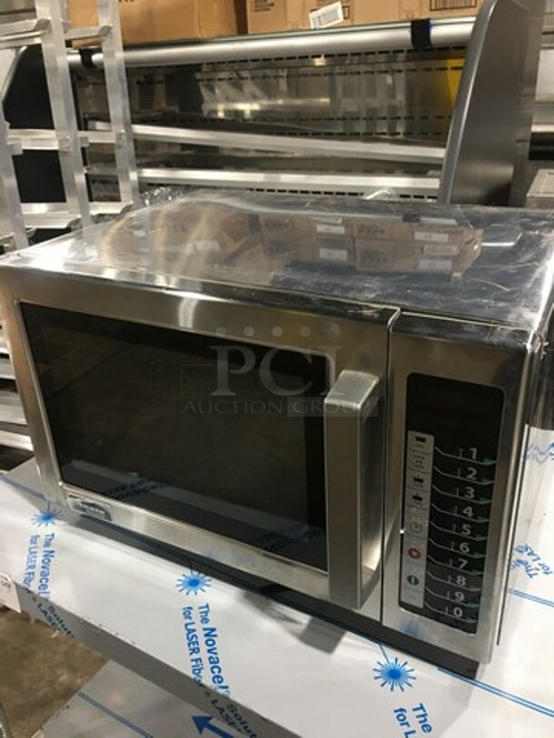 WOW! NEW! IN THE BOX! LATE MODEL! 2021 Amana Commercial Countertop Microwave Oven! All Stainless Steel! Model: RCS10TS SN: 2108145235 120V - Image 4 of 9