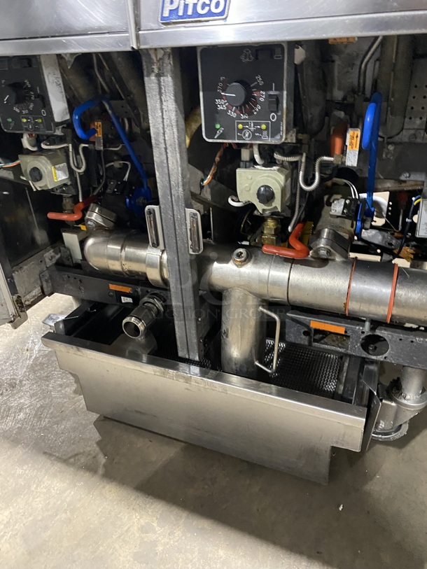 WOW! Pitco 4 Bay Natural Gas Powered Commercial Deep Fat Fryer With Dump Station! With Oil Filter System!  MODEL: SGH50 SN: G11BD005235 115V! Working When Removed! 
 - Image 10 of 12