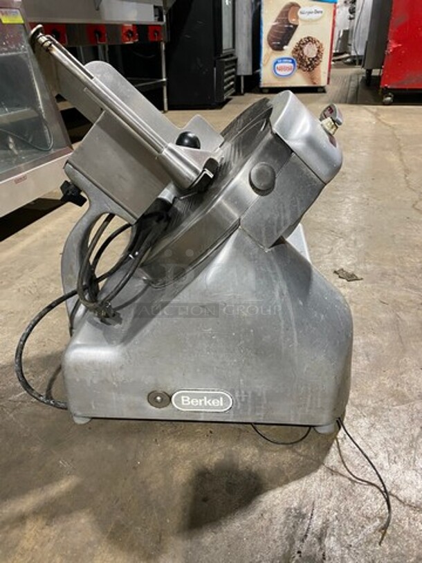 Nice! Berkel Heavy Duty 12 Inch Blade Commercial Countertop Deli/ Meat Slicer! All Stainless Steel!! 115V 1 Phase! Working When Removed! - Image 3 of 9
