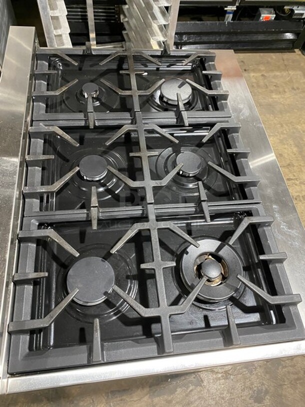 Zline Commercial Gas Powered 6 Burner Stove! With Oven Underneath! Stainless Steel! MODEL RG36 SN: RG36GE2112049103 120V - Image 5 of 10