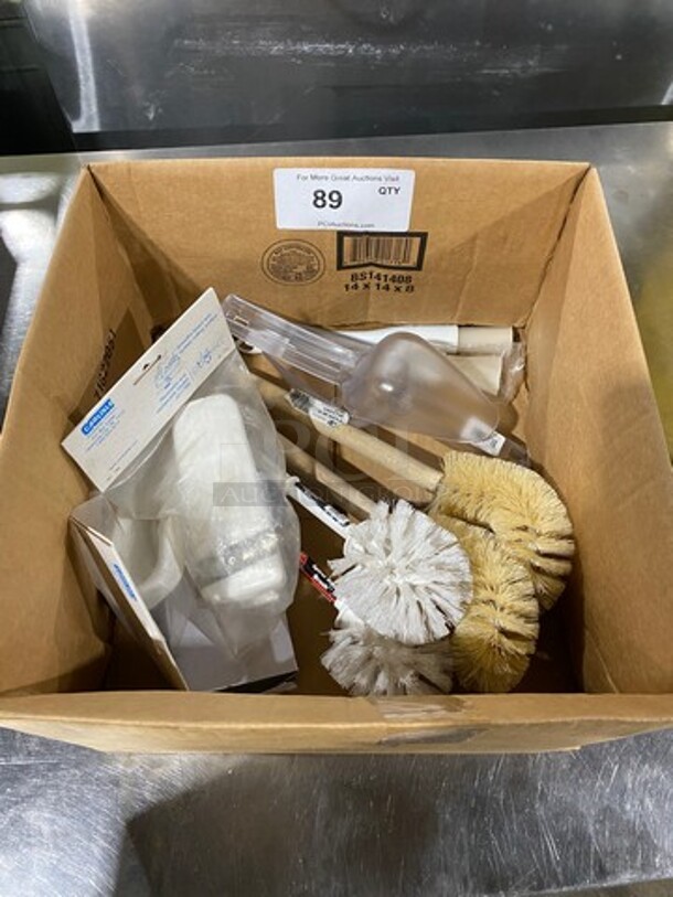 ALL ONE MONEY! MISCELLANEOUS! Includes Brushes, Small Scooper And More! - Image 1 of 4