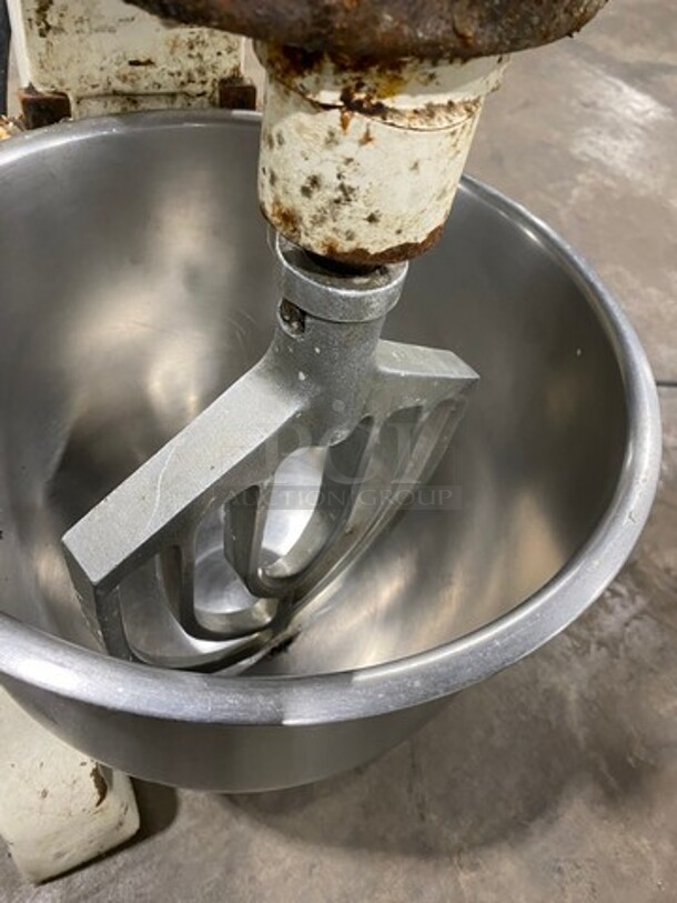 Berkel Commercial 20QT Planetary Mixer! With Mixing Bowl! With Paddle Attachment! Model: BX20 SN: 9251100101947 115V 60HZ 1 Phase - Image 5 of 9