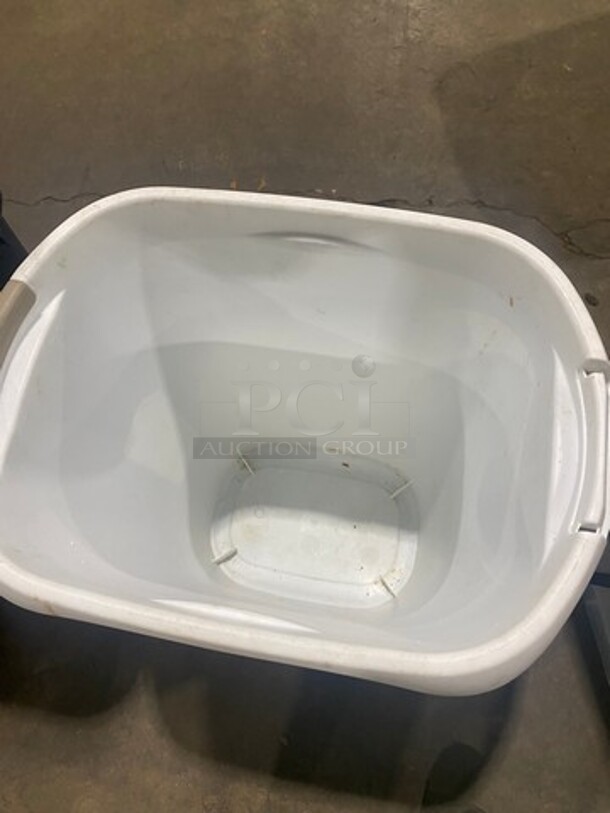 Various Size And Color Trash Bins! 3x Your Bid! - Image 4 of 6