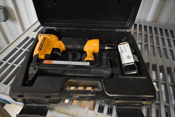 Bostitch SX150-1 1/2-Inch to 1-1/2-Inch Narrow Crown Stapler in Hard Case.  - Image 1 of 7