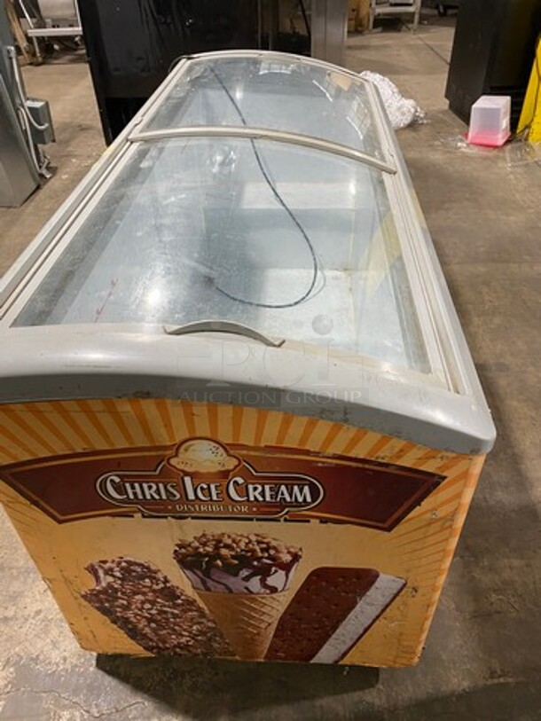 Commercial Reach Down Chest Freezer Display Case Merchandiser! Model: SD575 115V 60HZ 1 Phase - Image 4 of 9
