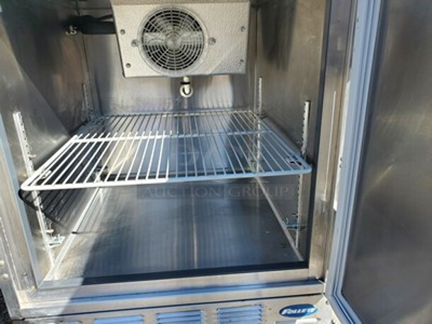 Foilet Countertop Refrigerator.  - Image 6 of 6