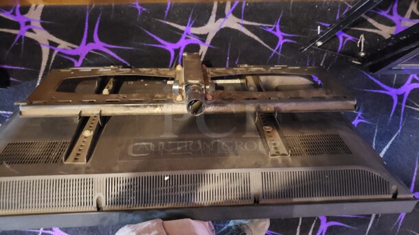 Vizio 32 - Image 2 of 3