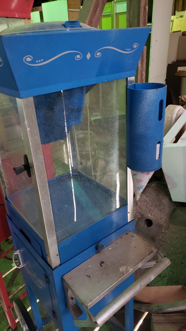 Vintage Popcorn Cart & Vintage Snow Cone Cart

Not tested

(Location 3)
 - Image 4 of 7