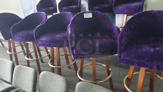 Lot of 5 Chairs

(Location 2)