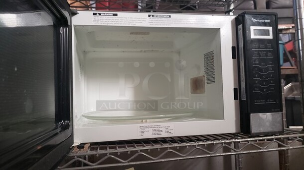 Panasonic Microwave - Image 2 of 3