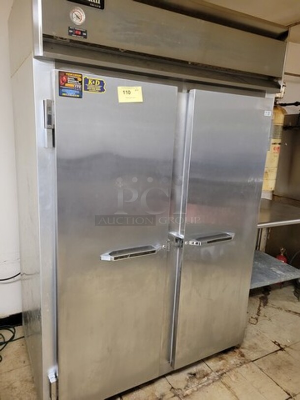 Continental Solid Door Reach-In Freezer!  - Image 2 of 8