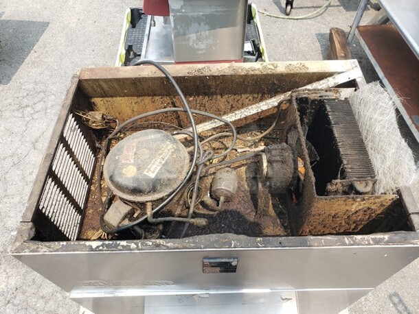 Silver King Lettuce Crisper/Dispenser!

115 V
60 Hz
2.4 A - Image 5 of 6