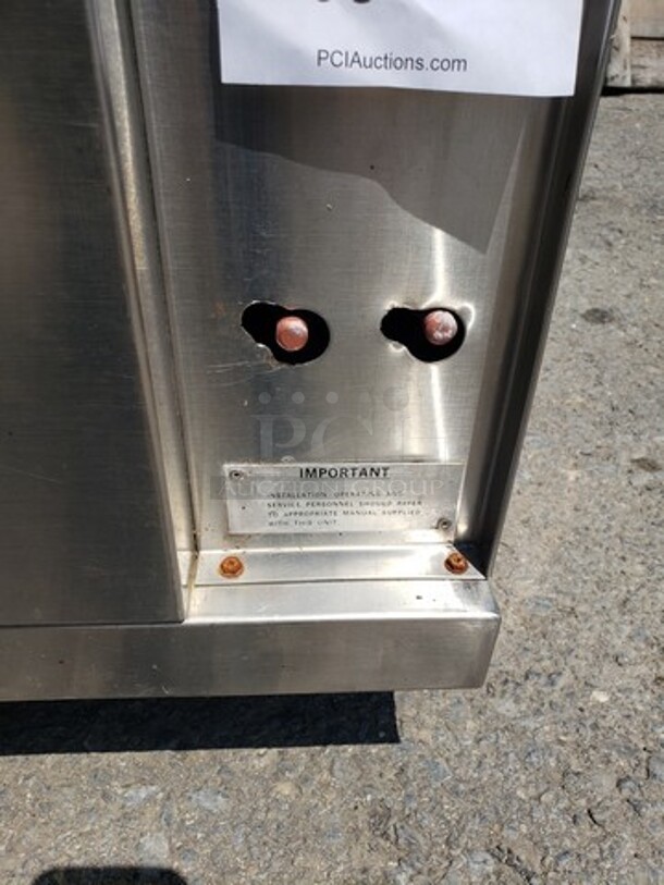 Vulcan Hustler Propane Pizza Oven! No Legs. Missing knob - Image 6 of 10