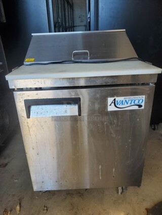 Avantco APT-27-HC 27" 1 Door Refrigerated Sandwich Prep Table, Working!